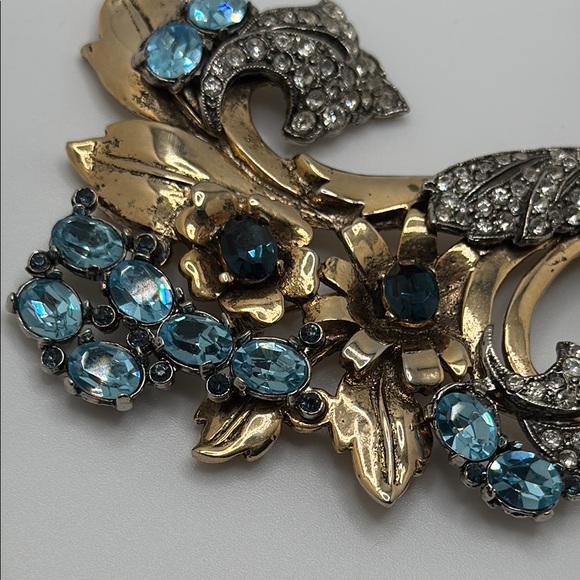 Large Gold and Blue Floral Brooch - Picture 2 of 6